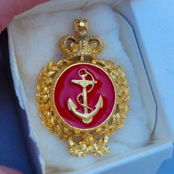 NAUTICAL Red Enamel Anchor Crown Crest Laurel Wreath gold tone Pendant - Picture 1 of 6